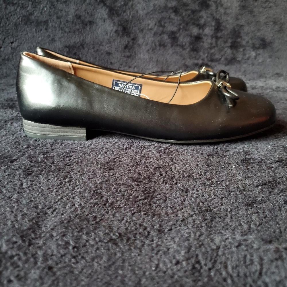 Nautica Black Flat with Heels and Bow 7.5